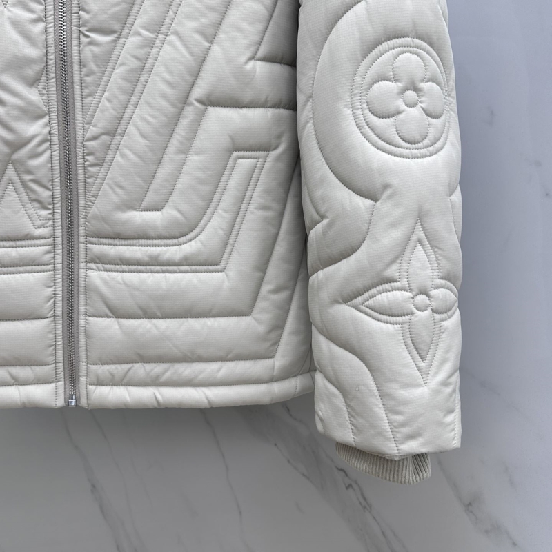 l0vis Vvtt0n outwear